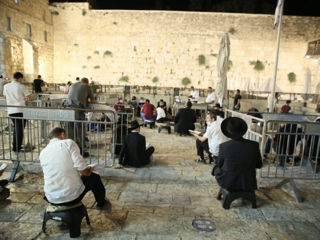 תשעה באב בכותל המערבי. צילום: הקרן למורשת הכותל המערבי