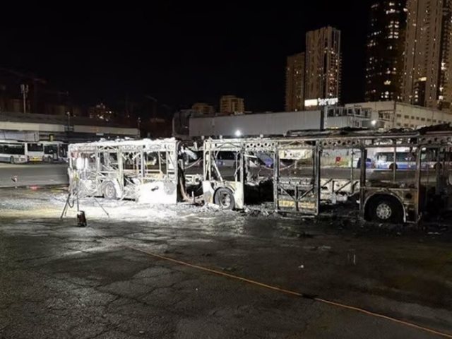 אחד האוטובוסים שהתפוצצו ללא נוסעים | כבאות והצלה