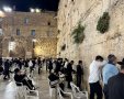 מאות מתפללים מגיעים לכותל | הקרן למורשת הכותל