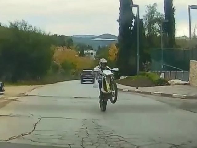 רוכב האופנוע שנמלט מהמשטרה. צילום: דוברות המשטרה