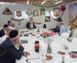 גם בסוכה: שיעורו של היו"ר נמשך ללא הפסקה