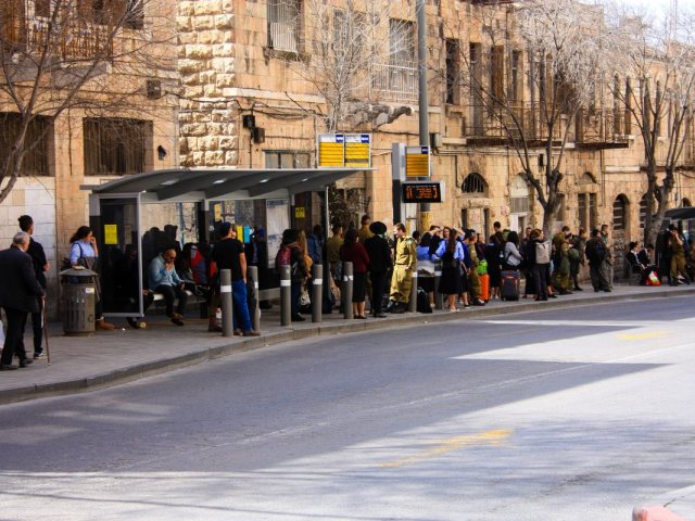 אין אוטובוסים | חוסה הרננדז Camera 51 / Shutterstock.com
