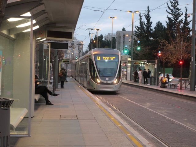 הרכבת הקלה shutterstock