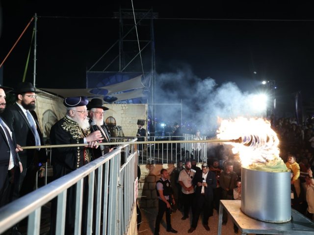 ההדלקה אצל שמעון הצדיק | ארכיון: משרד ירושלים ומסורת ישראל