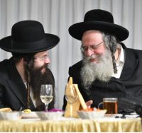 הגראמ אלתר עם דודו הגרש אלתר. דבר אמת