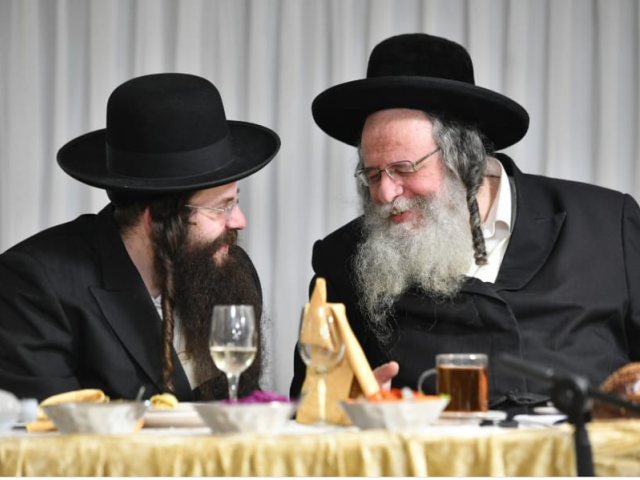 הגראמ אלתר עם דודו הגרש אלתר. דבר אמת