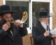 הרב חיים פינטו בתפילה ליד הציון בקריית מלאכי. א' מיכאלי