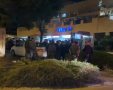 המפגינים ליד ביתו של קצין המשטרה | מתוך הסרטון (מקור: שילה פריד)