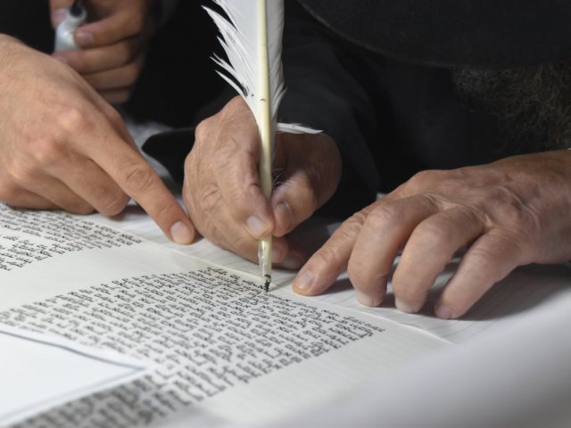 הכנסת ספר תורה | אילוסטרציה shutterstock