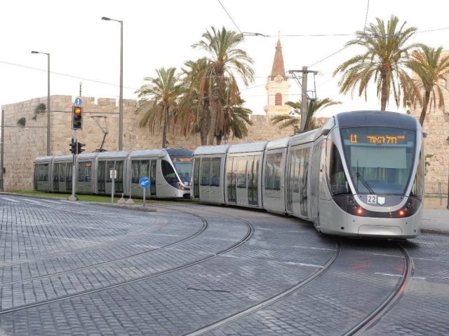 איזון בין עבודה לאורח חיים (אילוסטרציה: הרכבת הקלה)