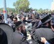 סוער היום בירושלים: האדמו"ר מתולדות אהרן מצטרף להפגנות הגיוס