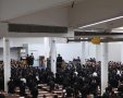האדמו"ר מגור בתפילת מנחה בבית המדרש הישן | מקור: זמן אמת