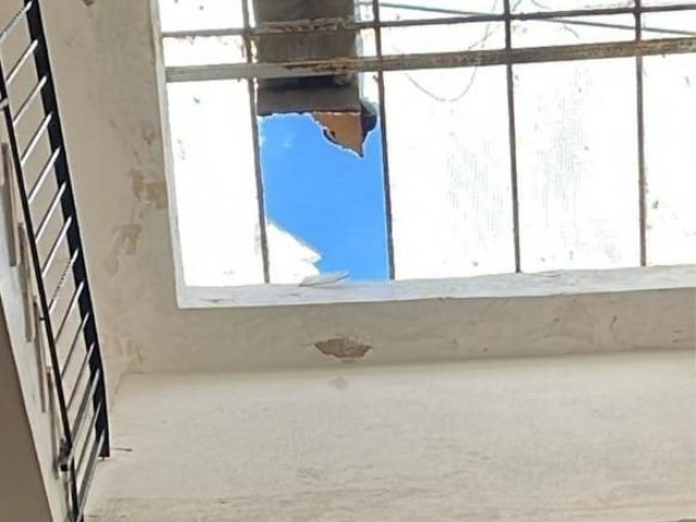 גג חדר המדרגות שנשבר. צילום: דוברות איחוד הצלה