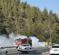 הרכב הבוער בכביש 1 | כבאות והצלה