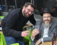 יונתן אוריך והרב זיו | צילום: ישראל כהן