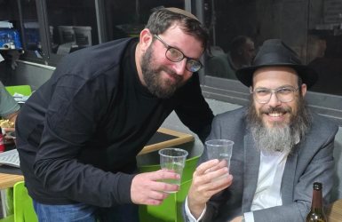 יונתן אוריך והרב זיו | צילום: ישראל כהן