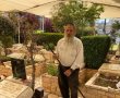 הצלם החרדי שדואג כל השנה לניקיון קברי הקדושים