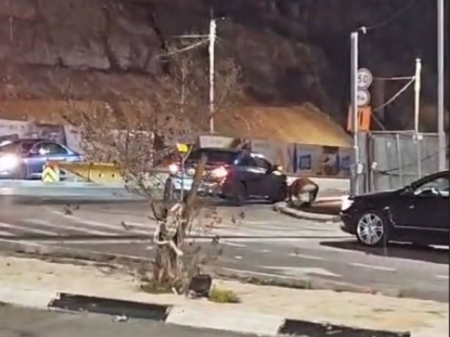 בור בכביש גולדה מאיר. צילום: עדכוני רמות