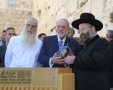 רב הכותל (מימין) לצד שגריר ארה"ב בכותל המערבי | צילום ברונו כהן, לע"מ