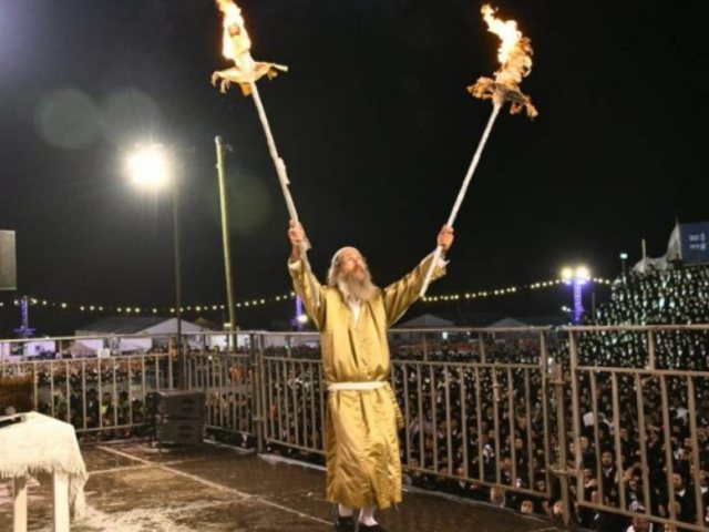 ההדלקה של רבי מיילך במירון תשפ"ג צילום: שוקי לרר