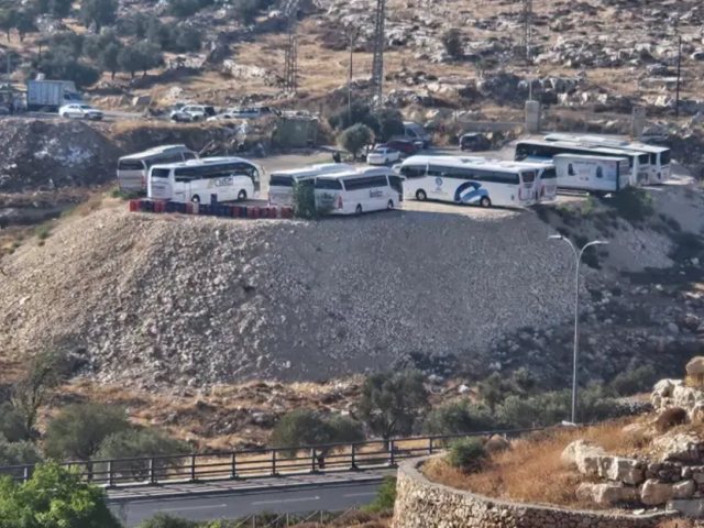 חניון האוטובוסים הפיראטי | עמותת רגבים