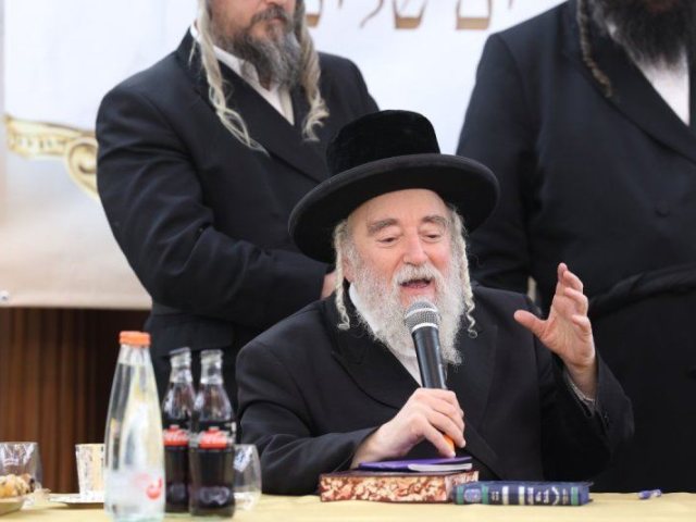 הרב ארלנגר בכינס. יעקב כהן