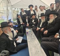 הגר"ש אלתר בניחום האבלים | צילום: ברוך יערי