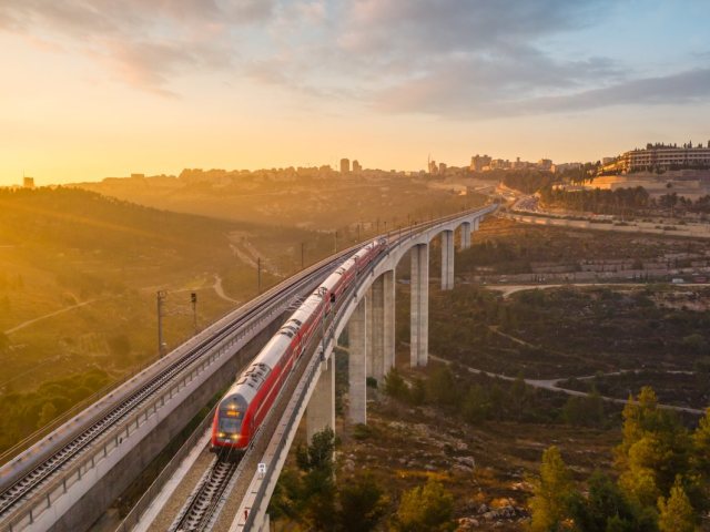 הרכבת לירושלים | סת' ארונסטם / Shutterstock.com
