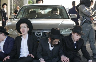 הפגנות נגד הגיוס  shutterstock
