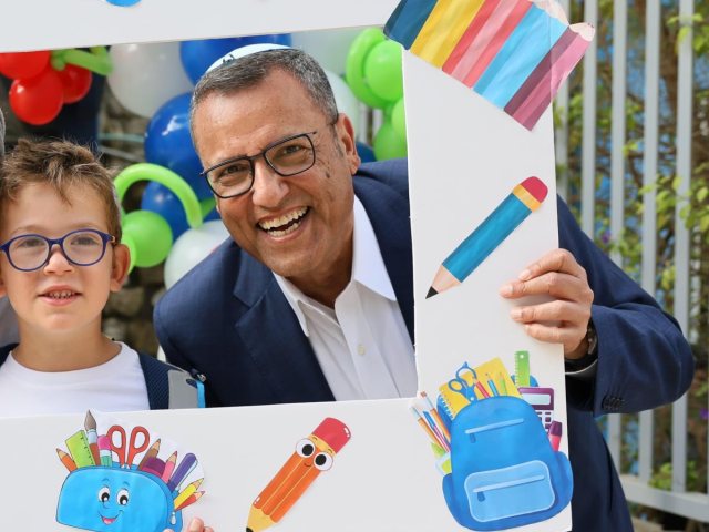 משה ליאון עם אחיה זנילמן. צילום: ארנון בוסאני