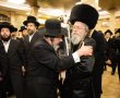 נגיל ונשיש: הכנסת ספר תורה לביהמ"ד בקריית צאנז ירושלים (וידאו)