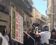 מהומה במאה שערים: חטף דגל פלסטין ממפגינים וחטף | צפו