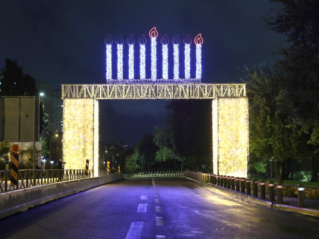ירושלים עוטפת אור | צילום: ארנון בוסאני