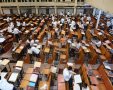 בחורי ישיבה באוהלה של תורה | shutterstock