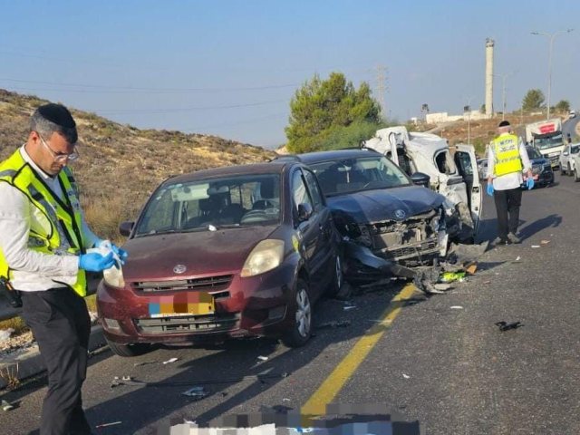 תאונת הדרכים בכביש 443. צילום: דוברות זק״א