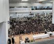 שואגים הושע נא: אלפים שואגים הושענא בגור (וידאו) 
