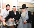 לשם מצות מצווה: הגה"צ רבי דוד חנניה פינטו באפיית המצות