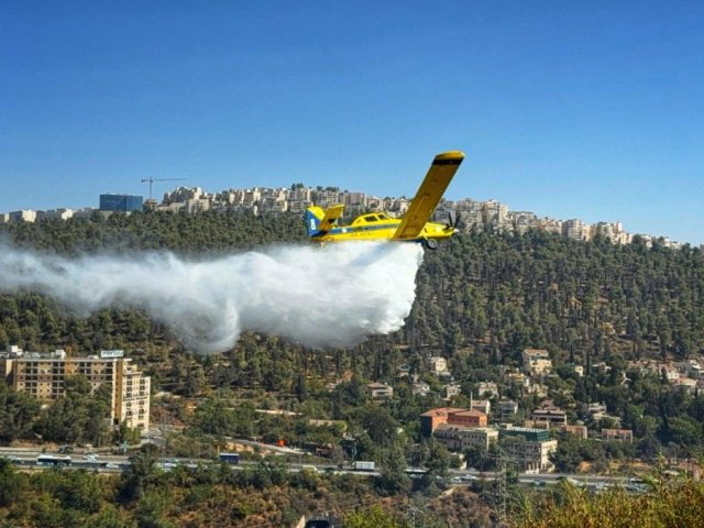 מטוסי הכיבוי בפעולה | צילום: אבי גאלאן תיעוד מבצעי כב"ה ירושלים