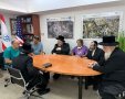 צוות הבכירים בהדסה עם מקורבי האדמו"ר 