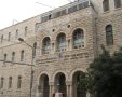 חזית בית החולים ביקור חולים | צילום: DMY ויקיפדיה
