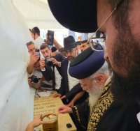 הראשון לציון על קבר אביו | באדיבות המצלם