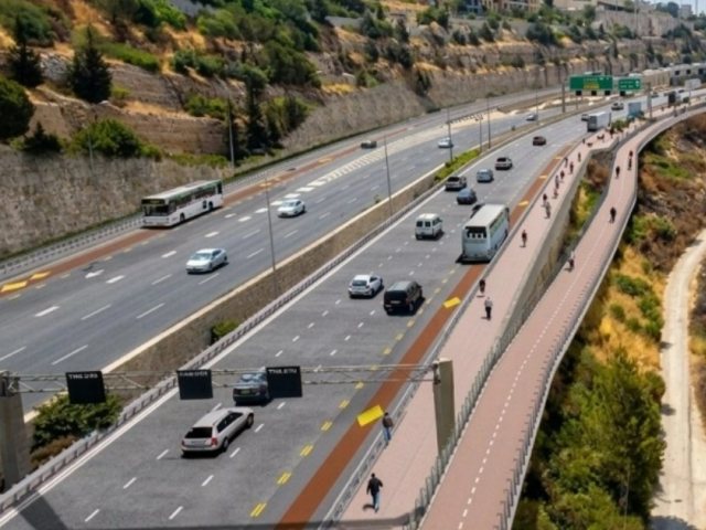 מימין: גשרי ההנפה הענקיית לאופניים | הדמיה: משרד התחבורה