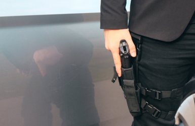 ירושלמים עם נשק | אילוסטרציה shutterstock