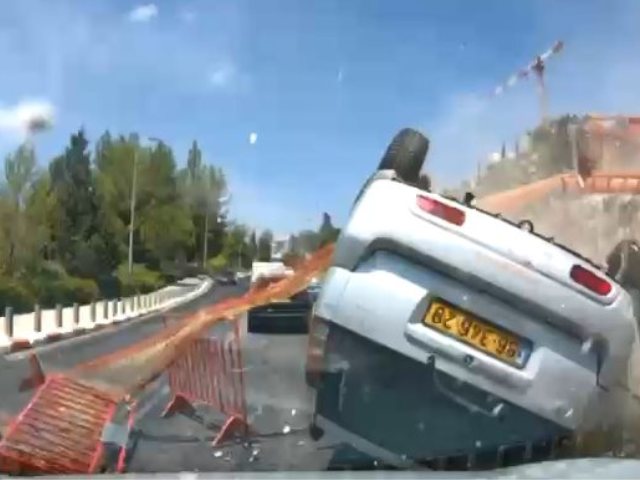 	 רכב מאבד שליטה ליד גן החיות התנ"כי. פרסום לפי סעיף 27א לחוק זכויות יוצרים