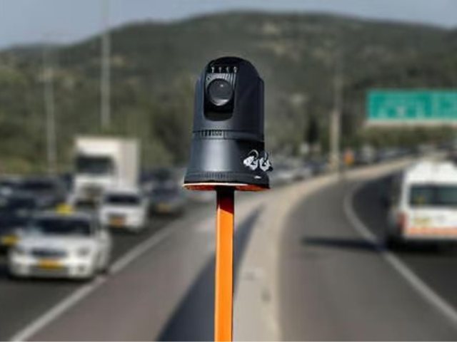 מצלמה טקטית בכביש 1. צילום: עמית שאבי - דוברות המשטרה