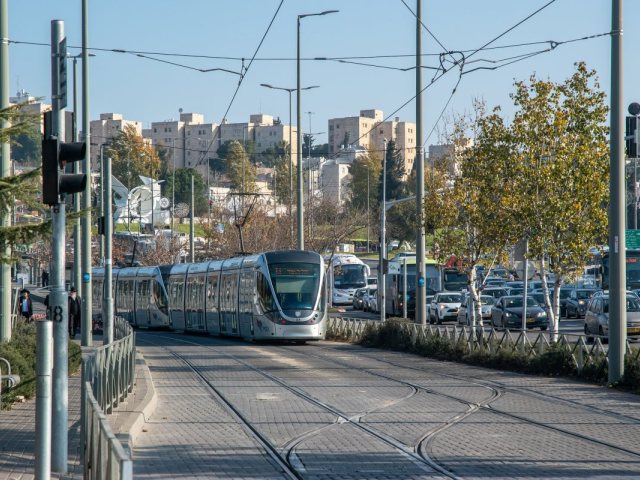 "משנה מציאות": הרכבת הקלה בירושלים | shutterstock