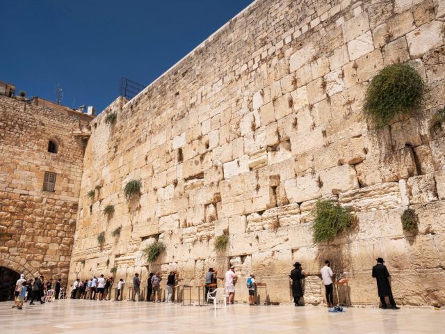 אכיפה משפילה - הכותל המערבי | shutterstock