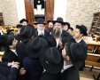 הרב צדקה עם התלמידים. יעקב כהן