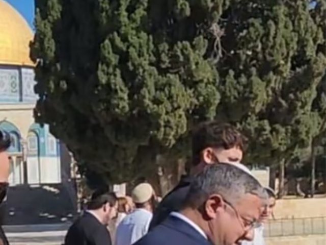 השר בן גביר בהר הבית | צילום: מנהלת הר הבית