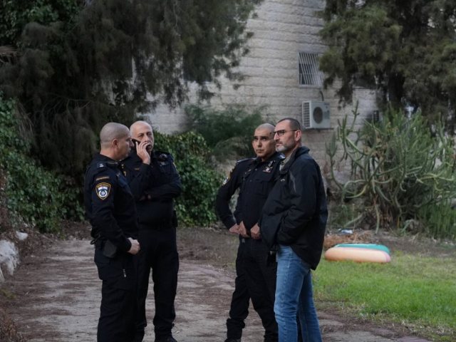 זירת הירי בשוטרת בפסגת זאב. צילום: דוברות המשטרה